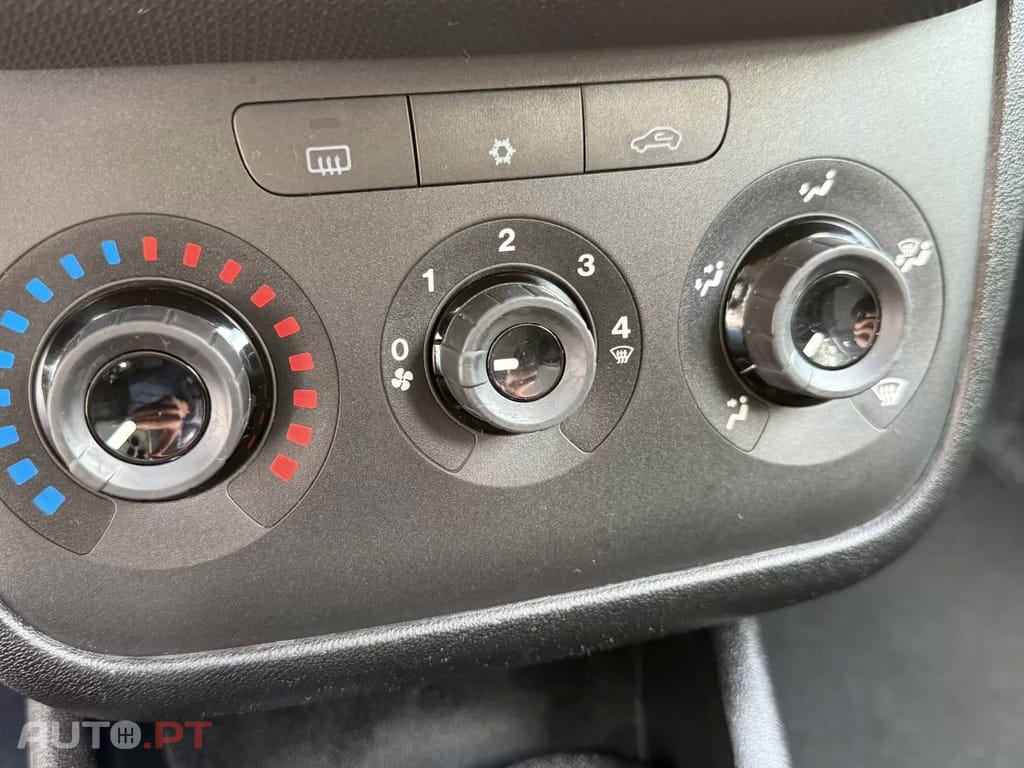 Fiat Punto 1.3 M-Jet Lounge Start&Stop — fotografia 24