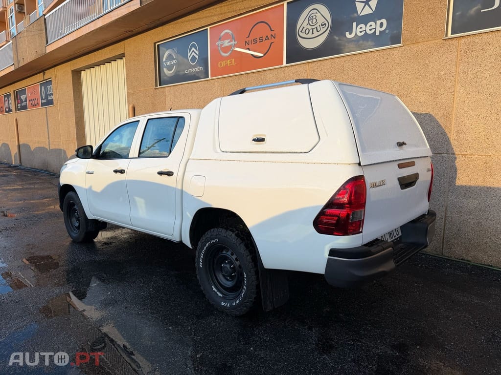 Toyota Hilux 2.4 D-4D 4WD CD Premium Edition