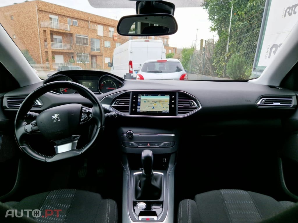 Peugeot 308 1.2 PureTech Allure J18
