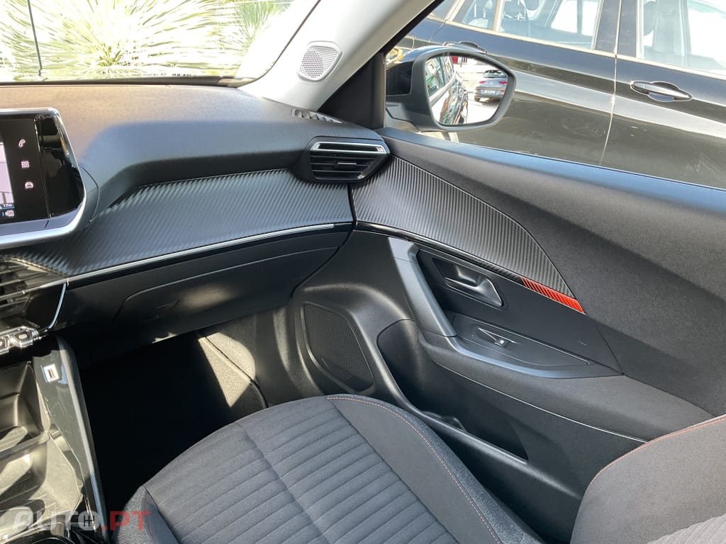 Peugeot E-2008 50 kWh Active