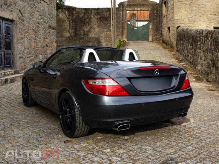 Mercedes-Benz SLK 200 Outro