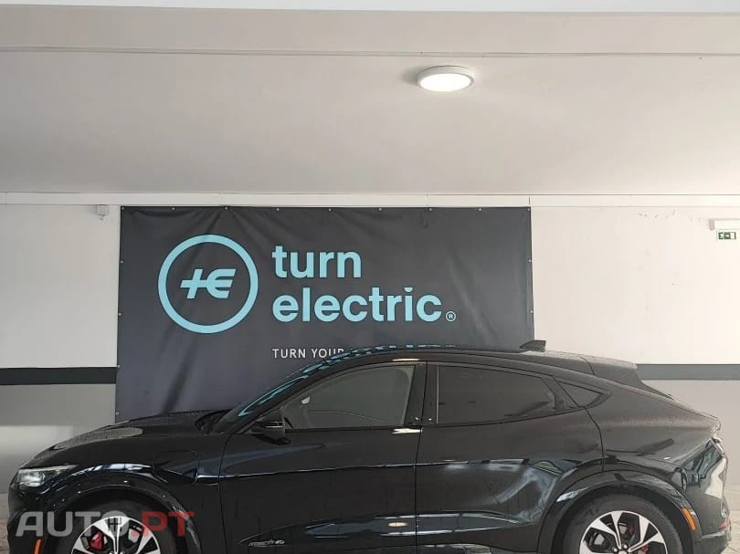 Ford Mustang Mach-E 75.7 kWh Premium AWD