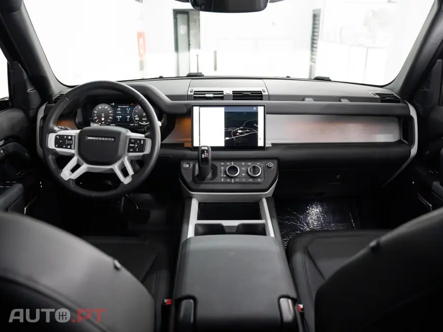 Land Rover Defender 2.0 P300e 110 AWD X-Dynamic HSE