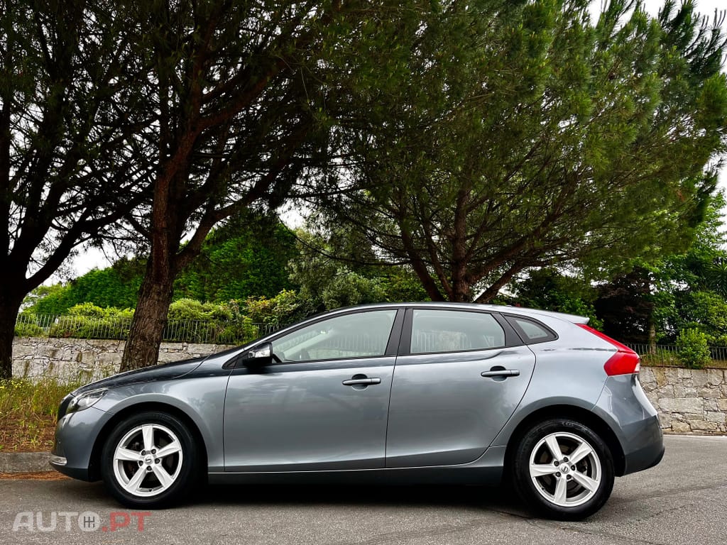 Volvo V40 D2