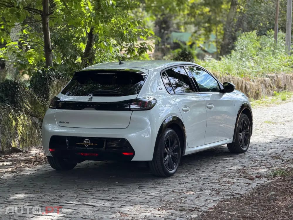 Peugeot E-208 50 kWh Allure Pack