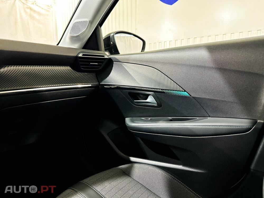 Peugeot E-208 50 kWh Allure Pack
