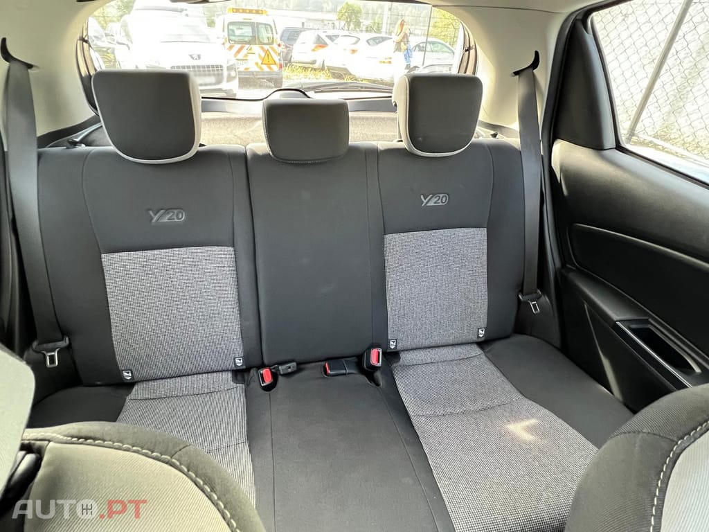 Toyota Yaris 1.5 HSD 20 Anos