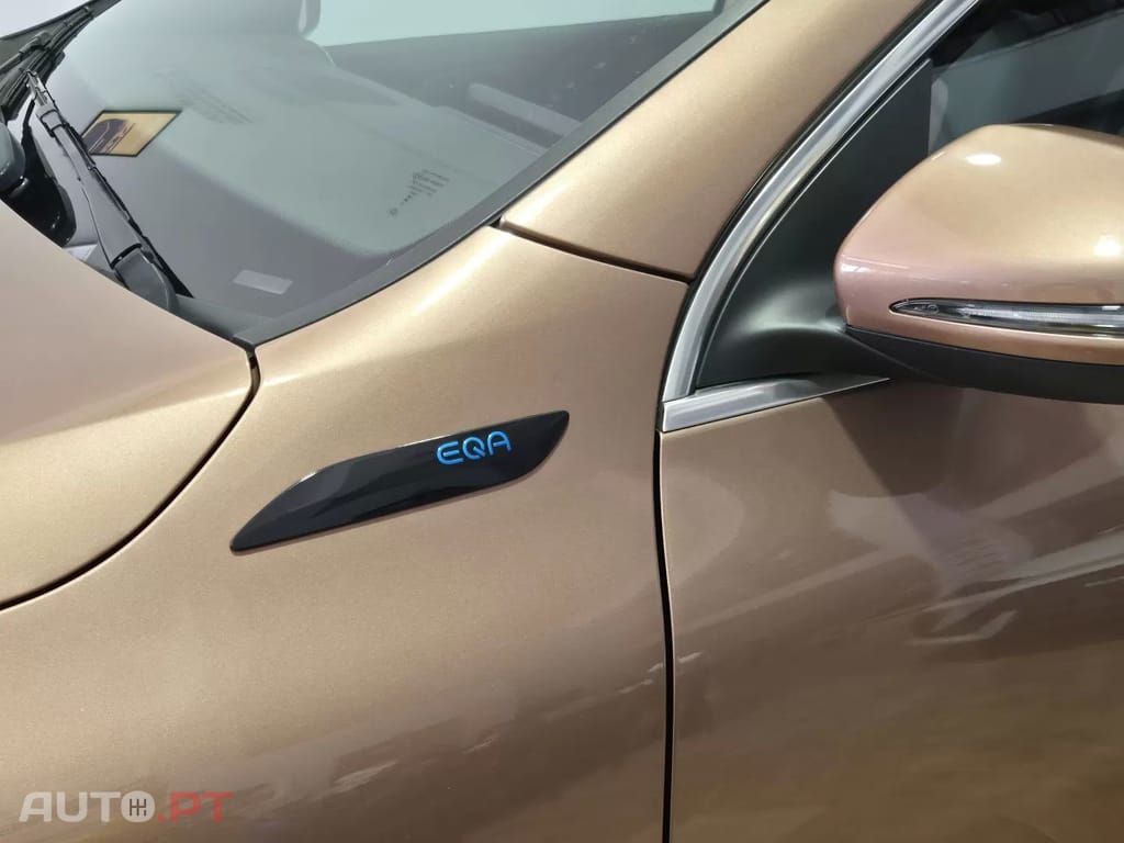 Mercedes-Benz EQA 250+ Edition — fotografia 3