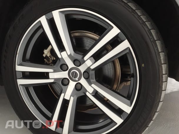 Volvo XC60 2.0 T8 PHEV Momentum Plus AWD