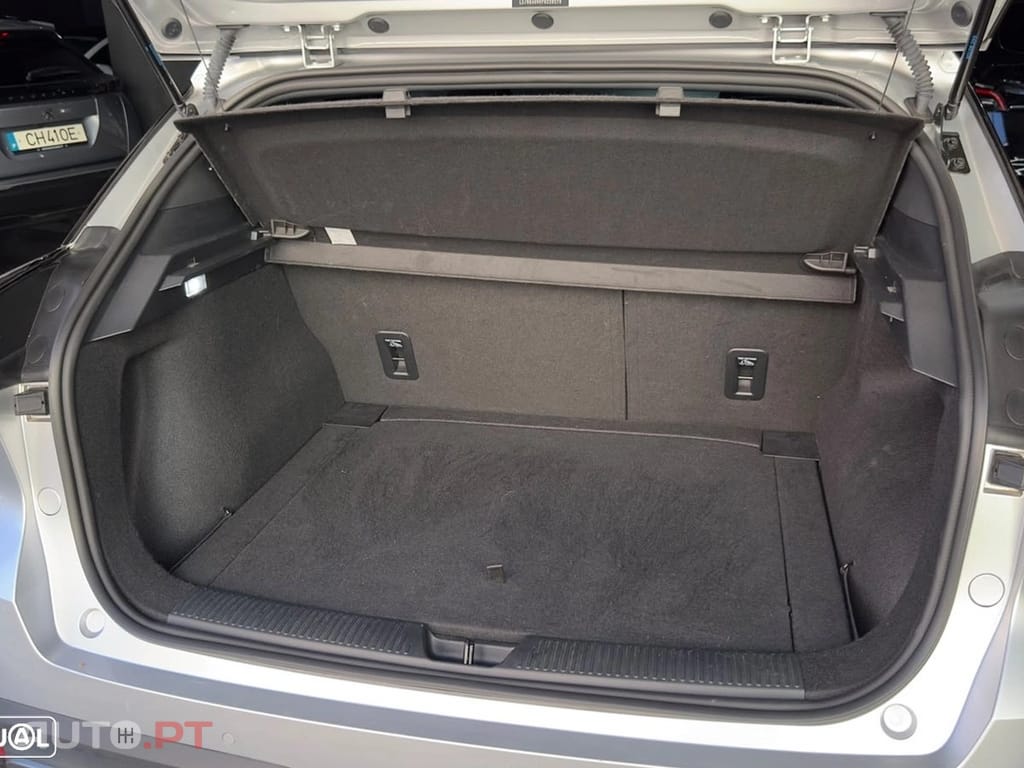 MG MG4 77 kWh Extended Range Luxury