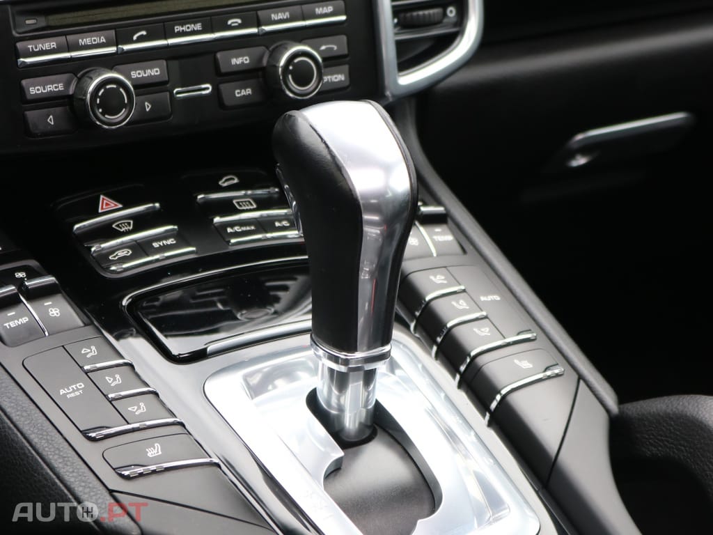 Porsche Cayenne Platinum Edition — fotografia 32