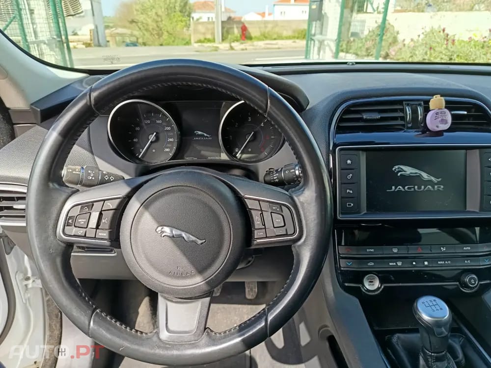 Jaguar F-Pace 2.0 i4D Prestige AWD