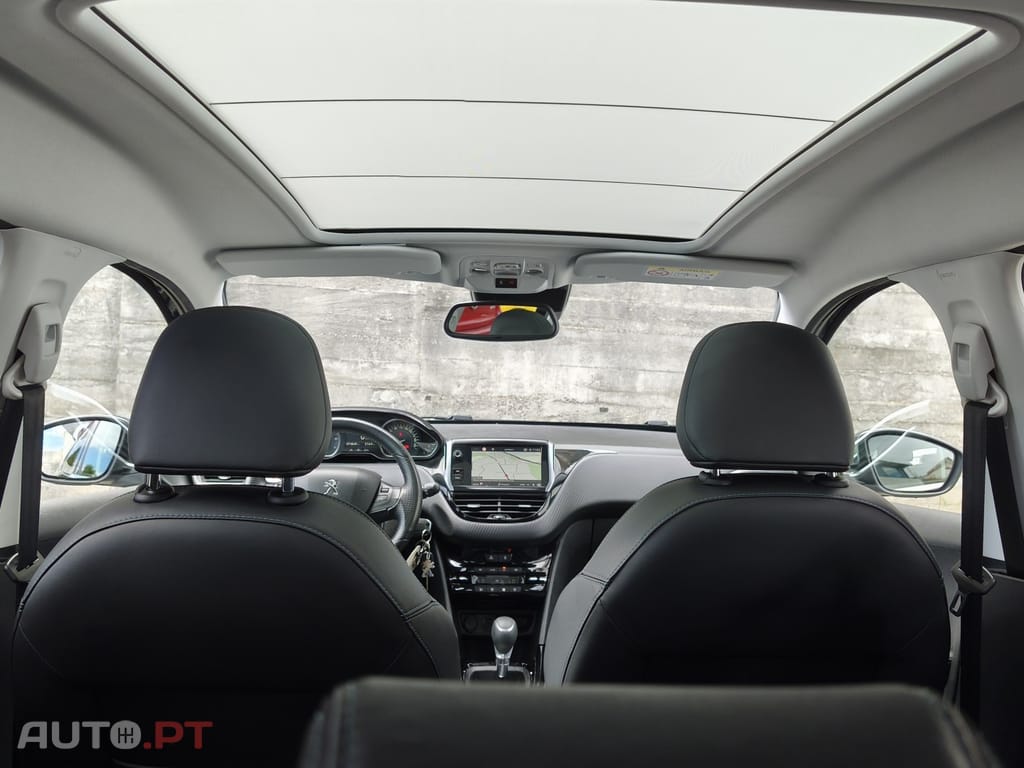 Peugeot 2008 1.2 PureTech Allure EAT6