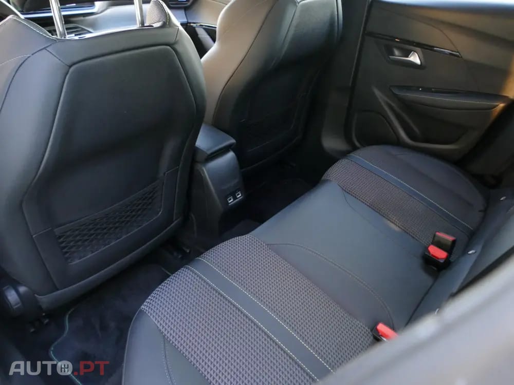 Peugeot E-208 50 kWh GT