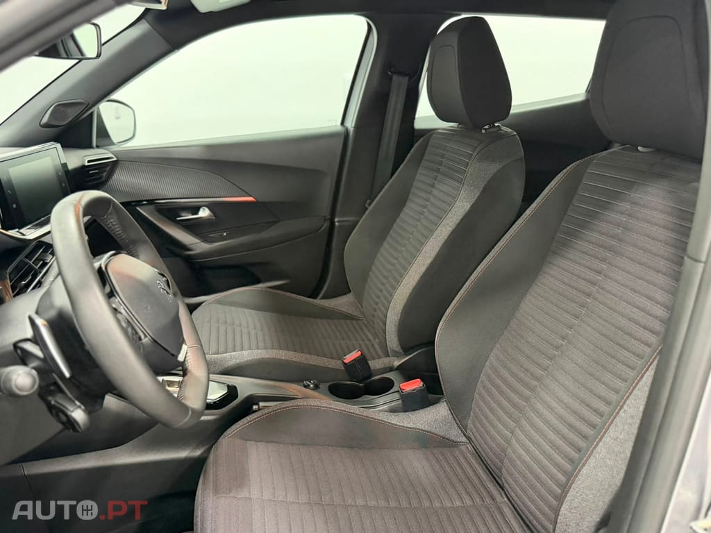 Peugeot 2008 1.2 PureTech Active Pack EAT8
