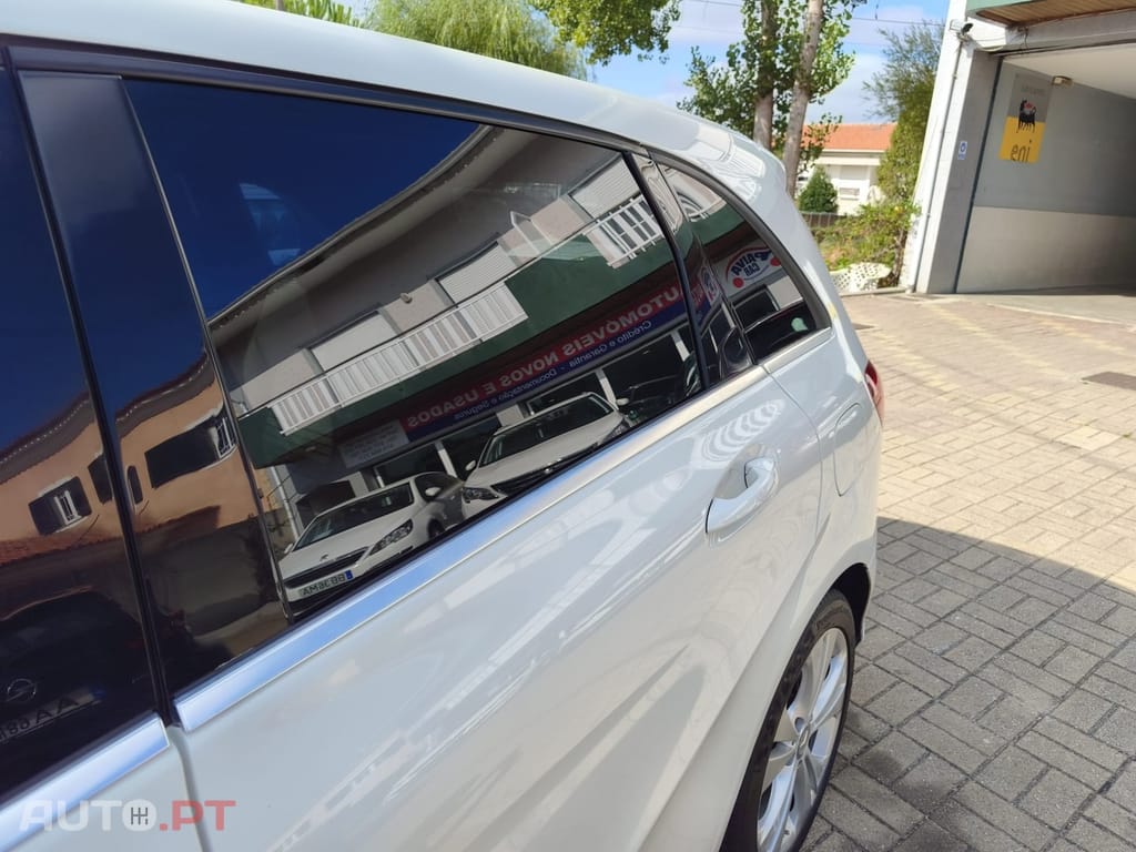 Mercedes-Benz B 180 D Avangard