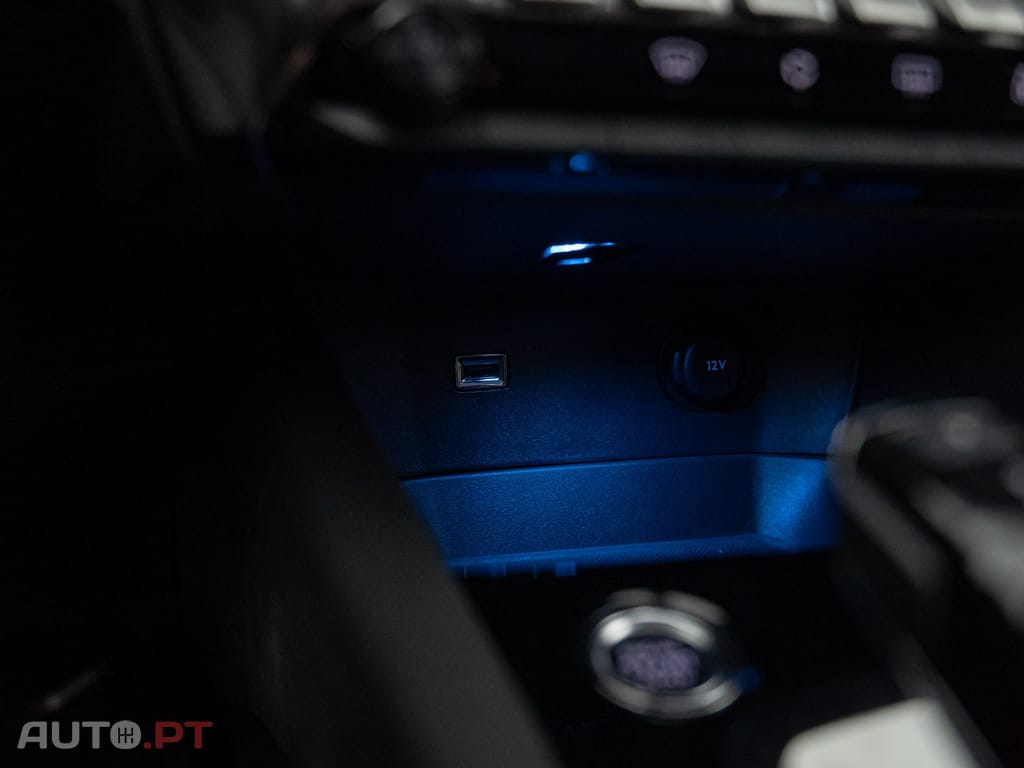 Peugeot 3008 1.6 Hybrid Allure e-EAT8