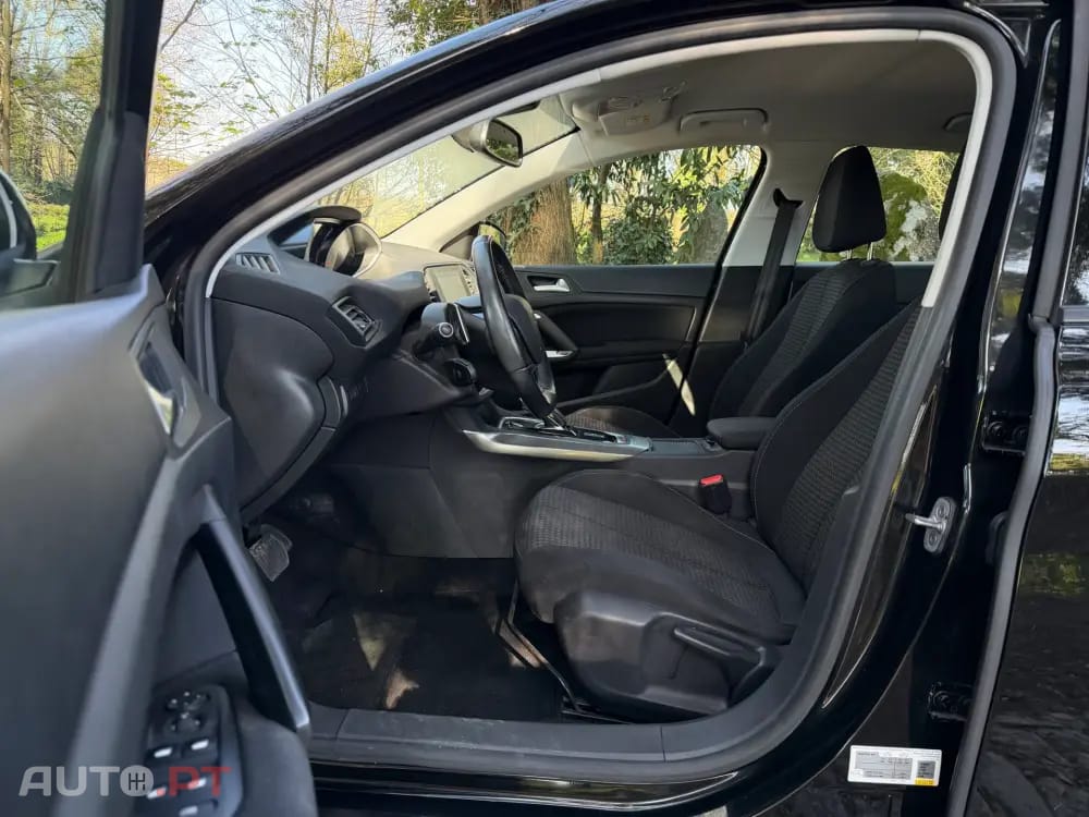 Peugeot 308 1.2 PureTech Allure EAT8