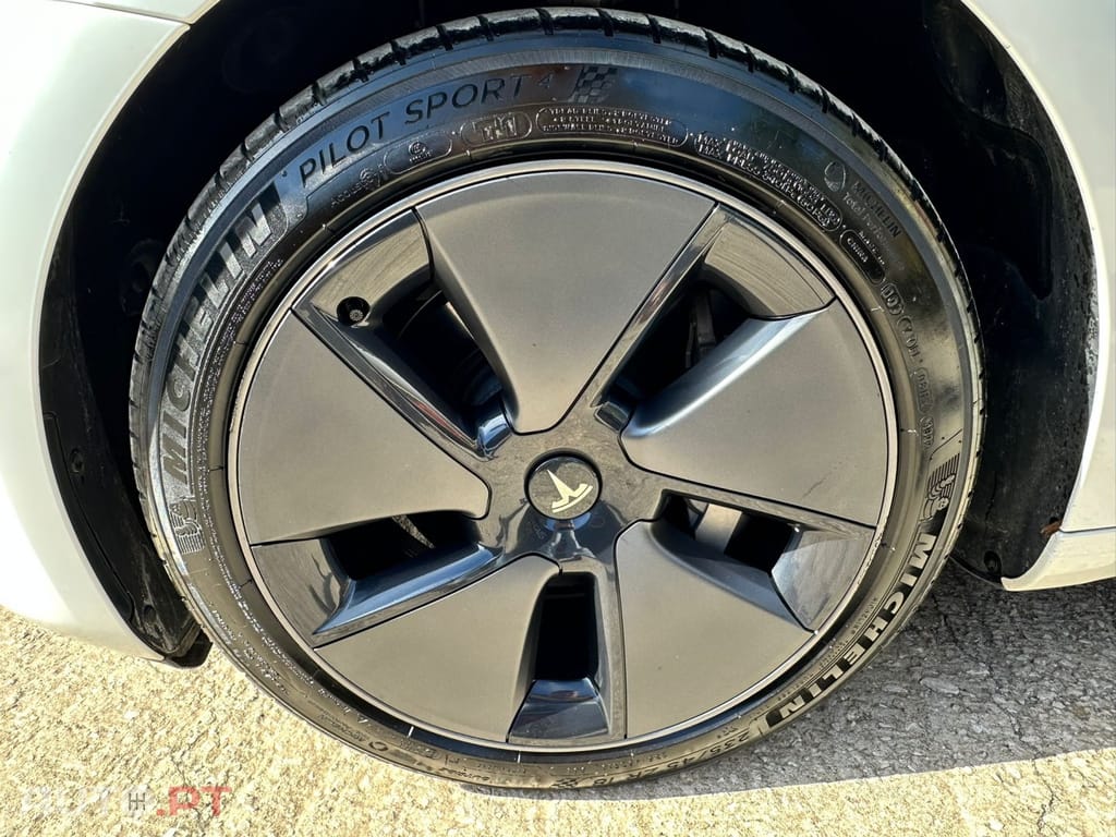 Tesla Model 3 Standard