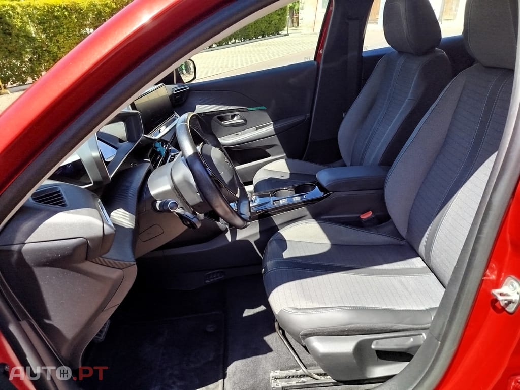 Peugeot 208 Allure 50 kWh 136cv
