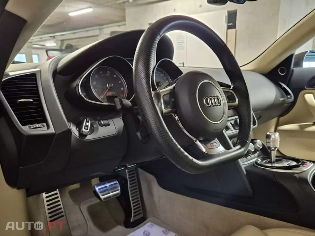 Audi R8 4.2 FSi Quattro