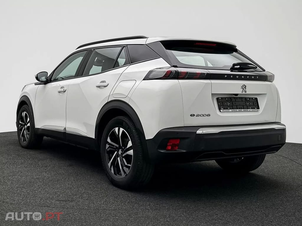 Peugeot E-2008 50 kWh Allure Pack
