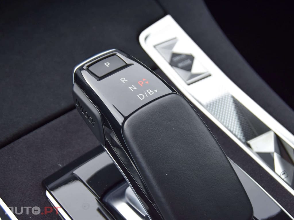 DS DS7 E-Tense Performance Line EAT8