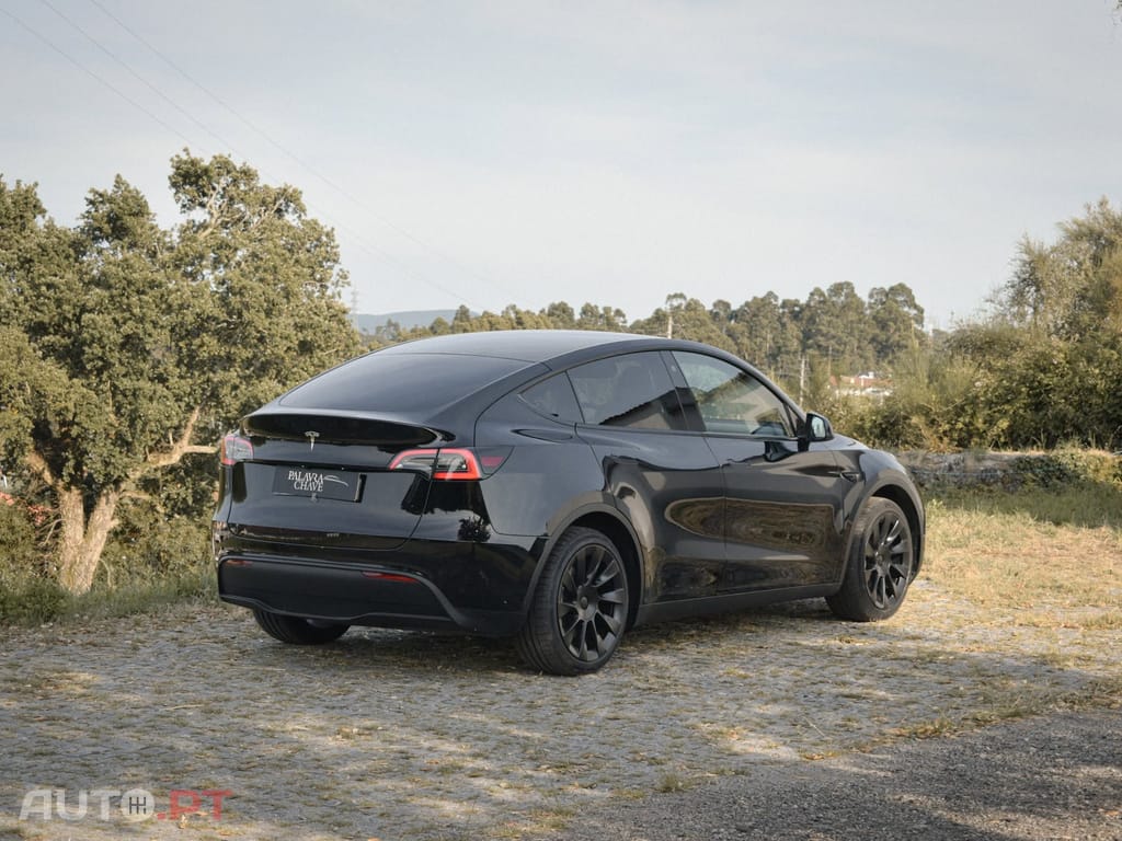 Tesla Model Y Standard Range RWD