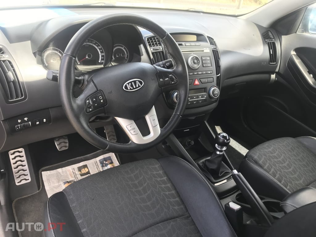 Kia Ceed S Coupé 1.6 CRDi EX ISG