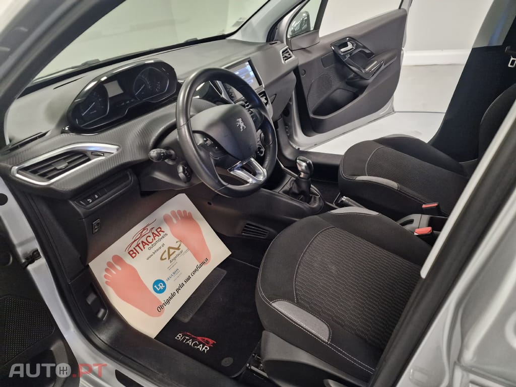 Peugeot 208 1.2 STYLE