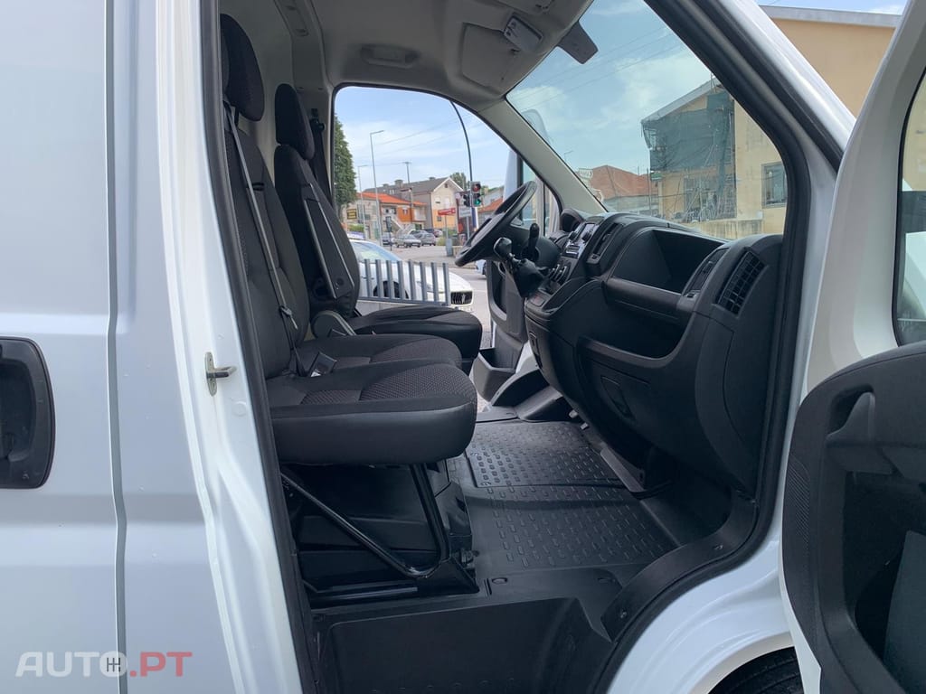 Peugeot Boxer 2.2 BlueHDi 330 L2H2 Premium
