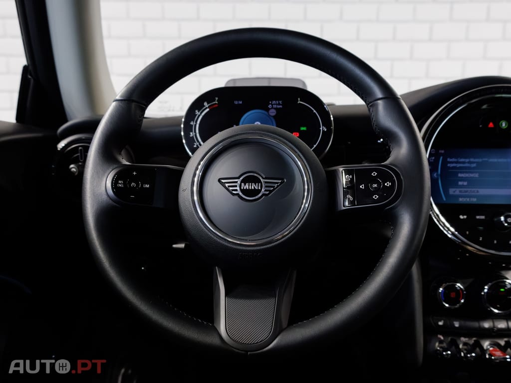 MINI Cooper Premium Yours Auto