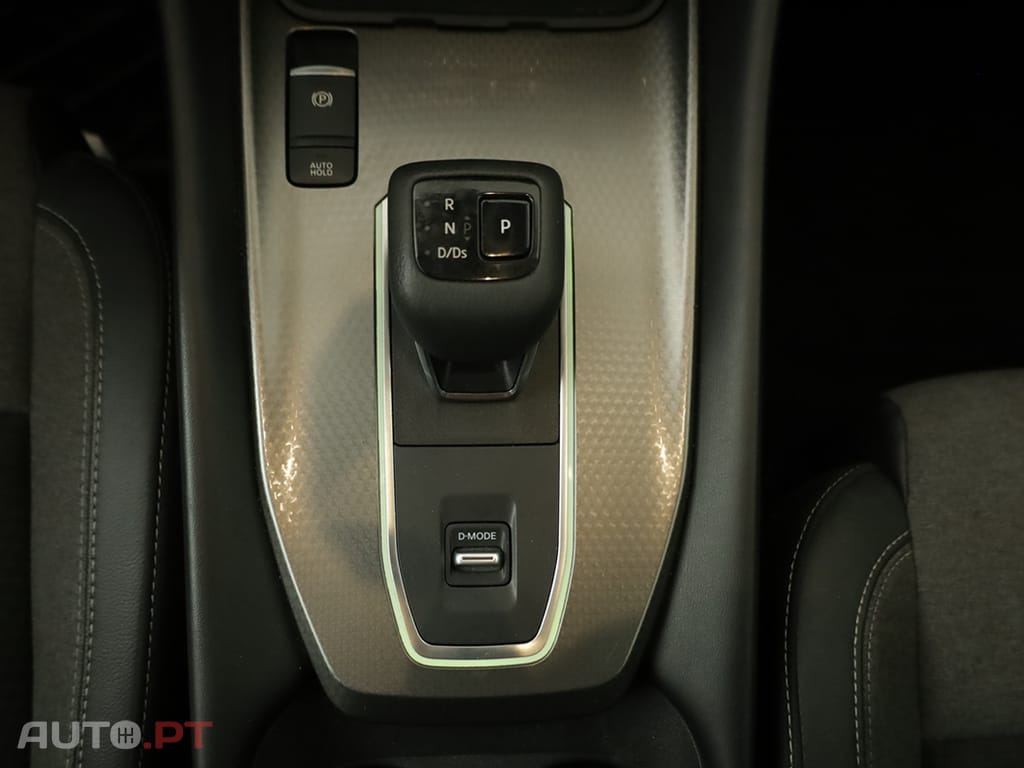 Nissan Qashqai Qashqai 1.3 DIG-T N-Connecta LED Xtronic