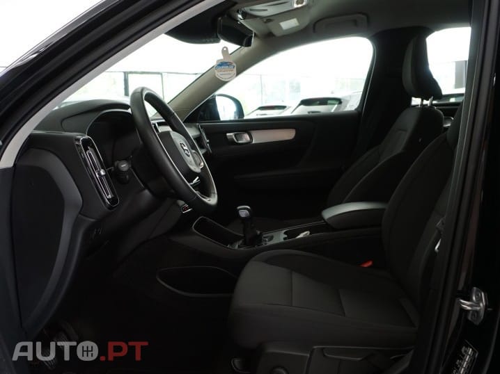 Volvo XC40 1.5 T2 Momentum Plus