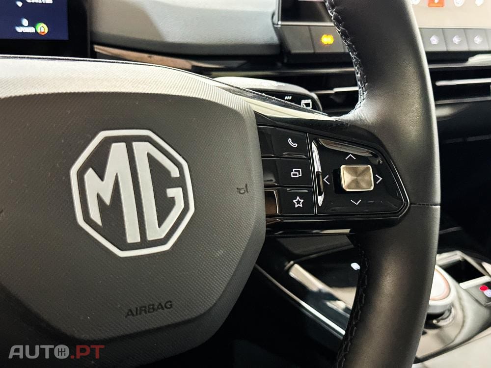 MG MG4 64 kWh Luxury