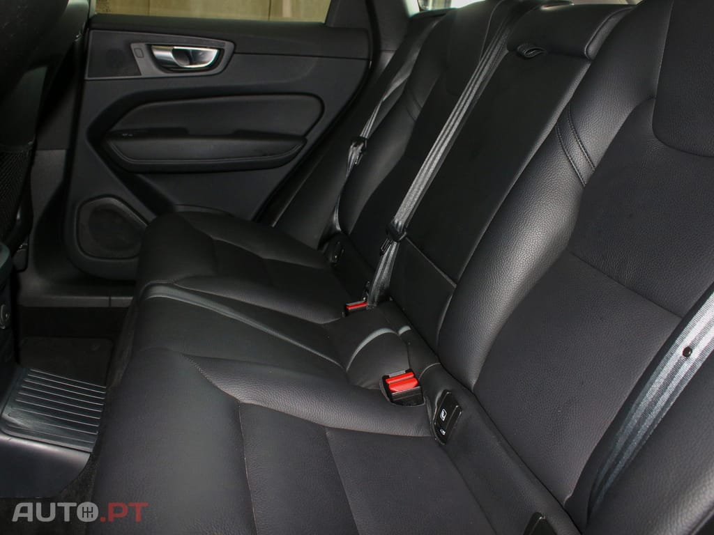 Volvo XC60 2.0 T6 PHEV Black Edition AWD