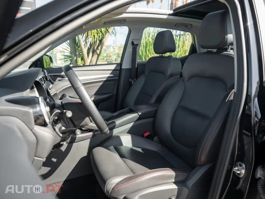 MG ZS Standard Luxury