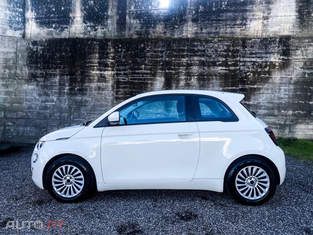 Fiat 500e Action