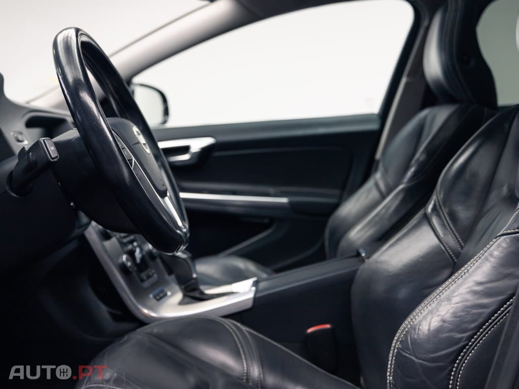 Volvo V60 2.4 D6 Momentum AWD Phev