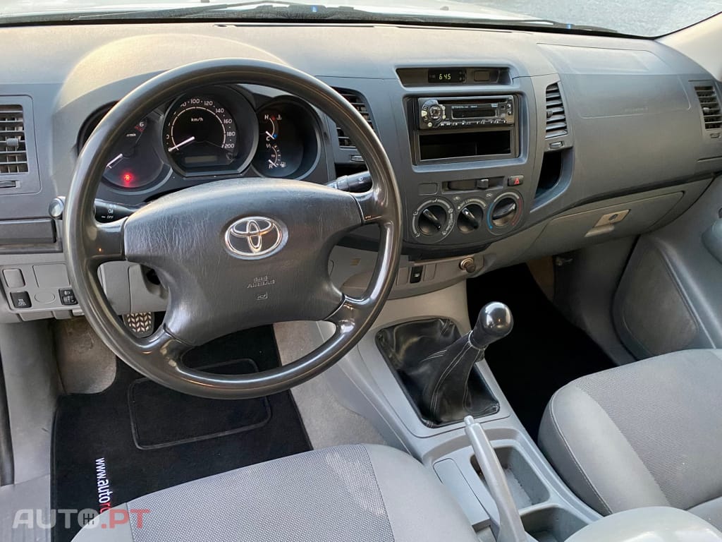 Toyota Hilux 2.5 D-4D 2WD CE PM+AC