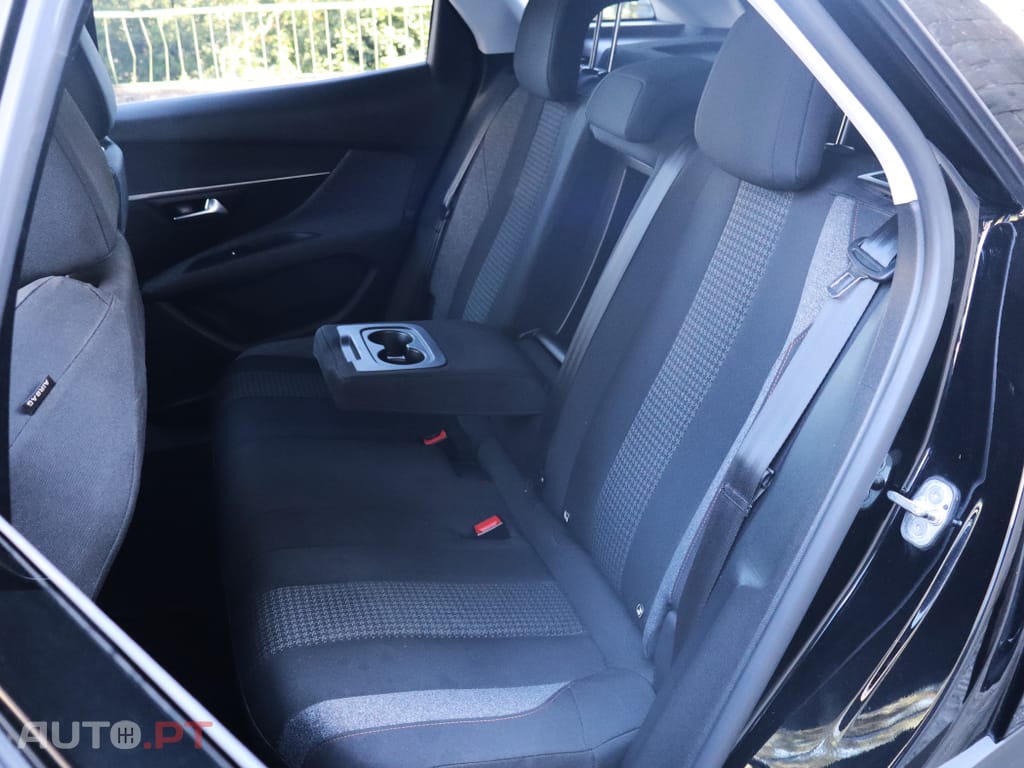 Peugeot 3008 1.5 BlueHDi Allure EAT8