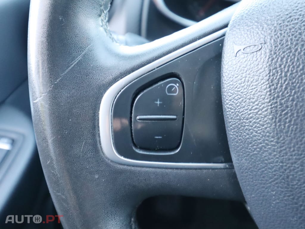 Renault Clio Sport Tourer 0.9 TCe Limited — fotografia 13