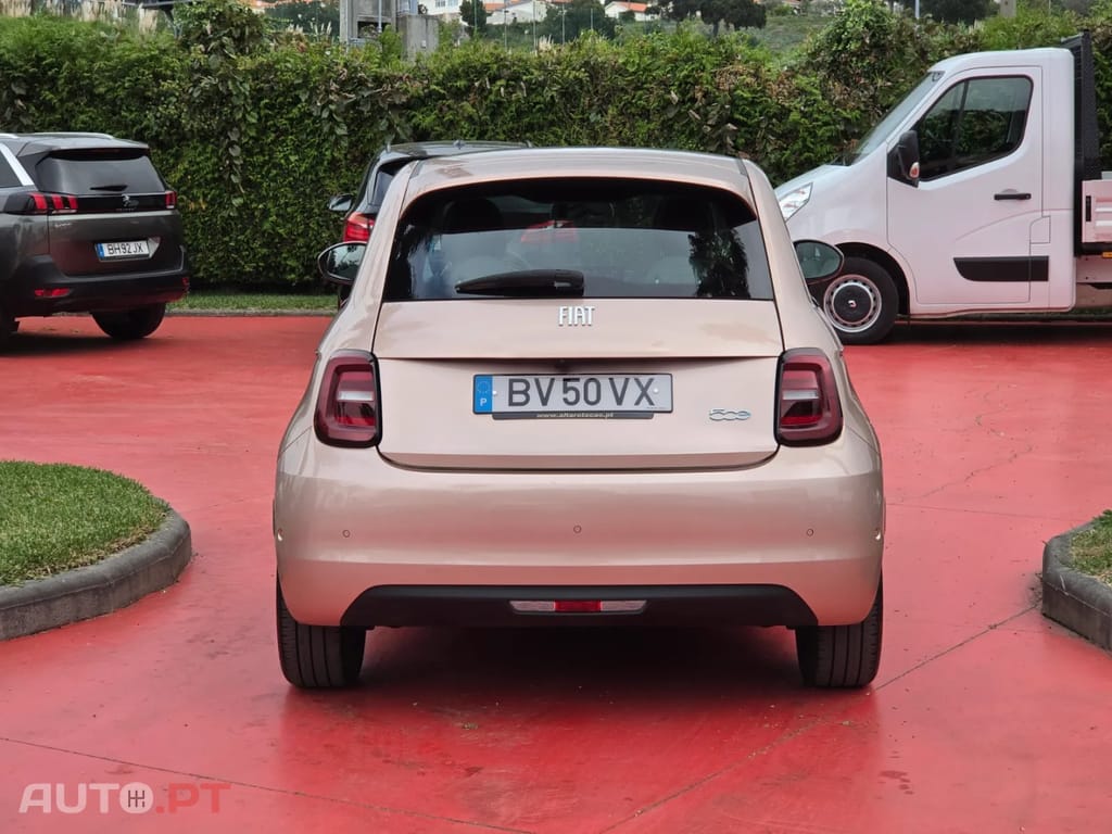Fiat 500e La Prima