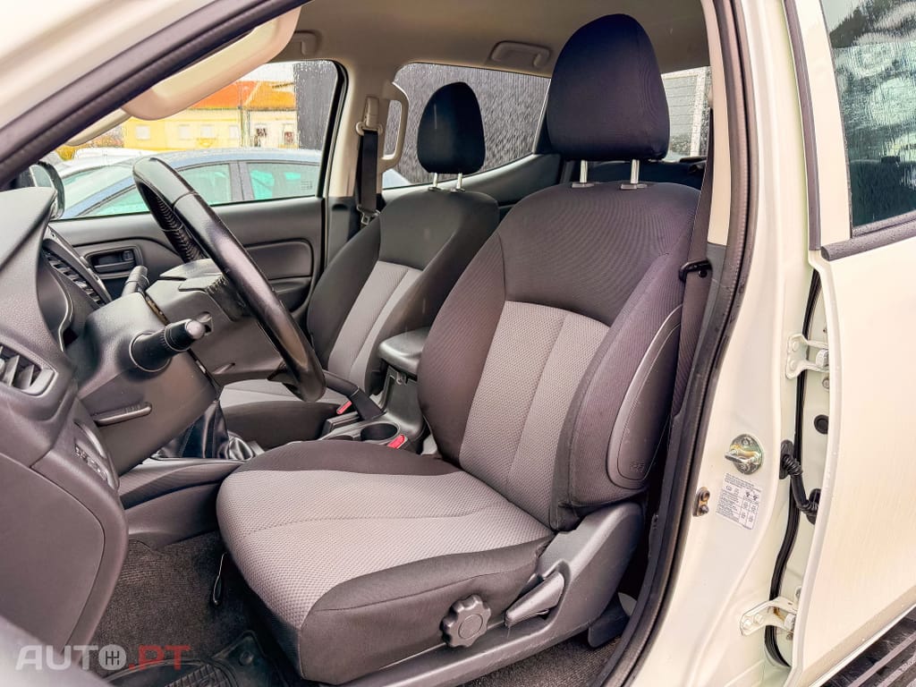 Mitsubishi L200 2.3 DI-D CD Invite 4WD