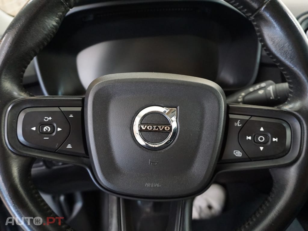 Volvo XC40 1.5 T3 Momentum Tech Edition