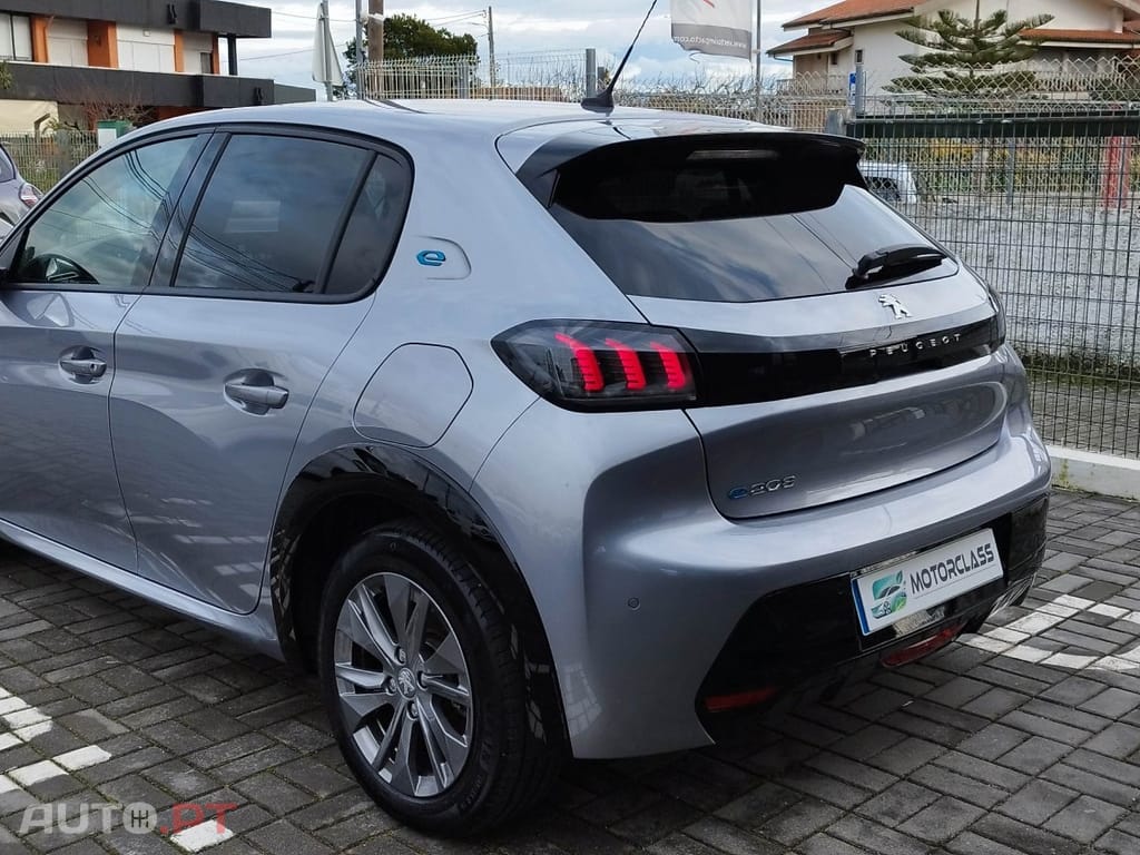 Peugeot E-208 50 kWh Allure Pack