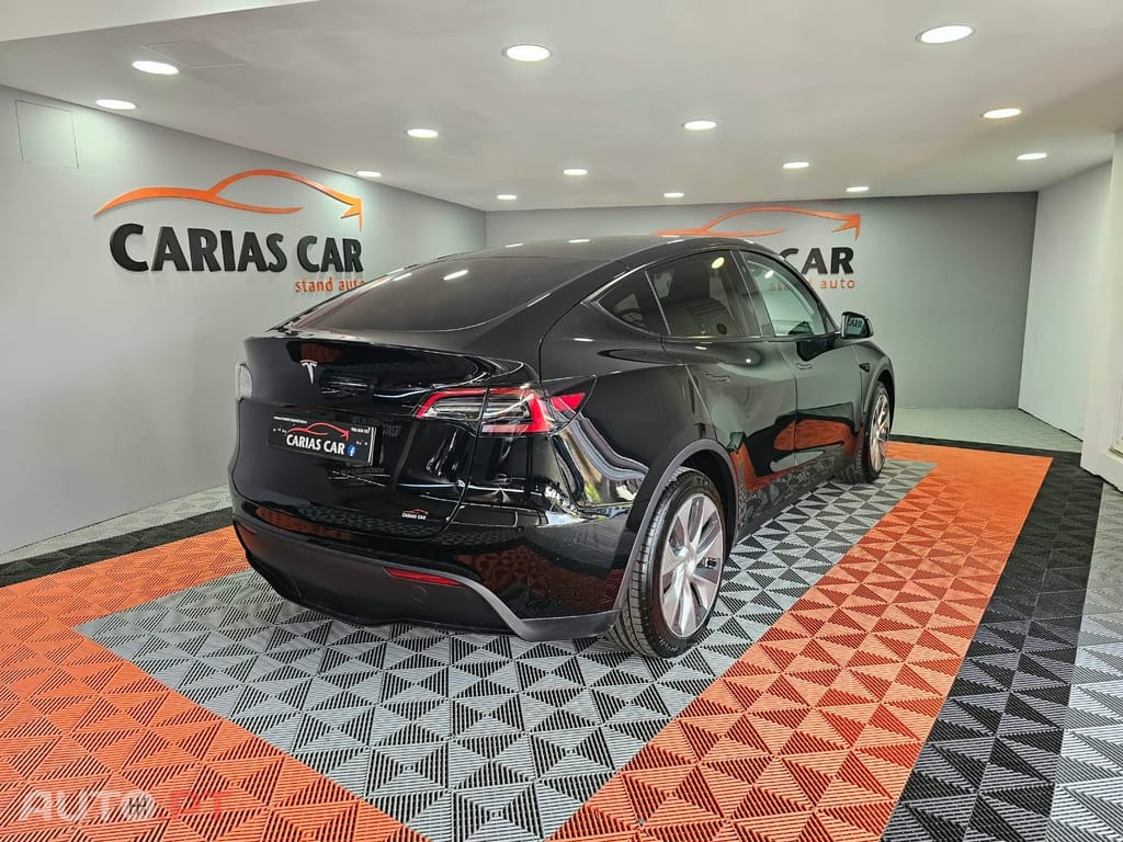 Tesla Model Y Standard Long Range RWD