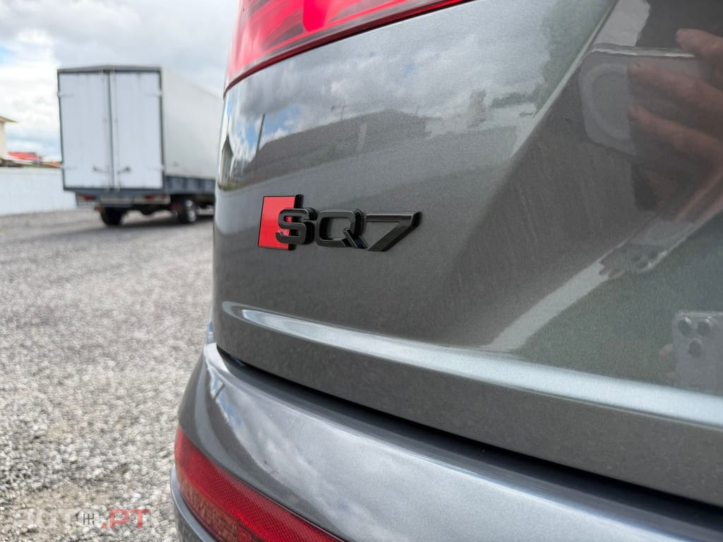 Audi Q7 3.0 TDI quattro tiptronic 7L