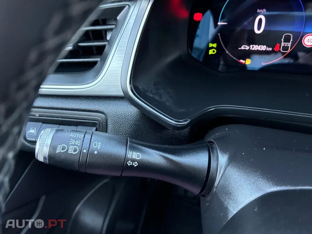 Renault Captur 1.6 HYBRID E-TECH INTENS
