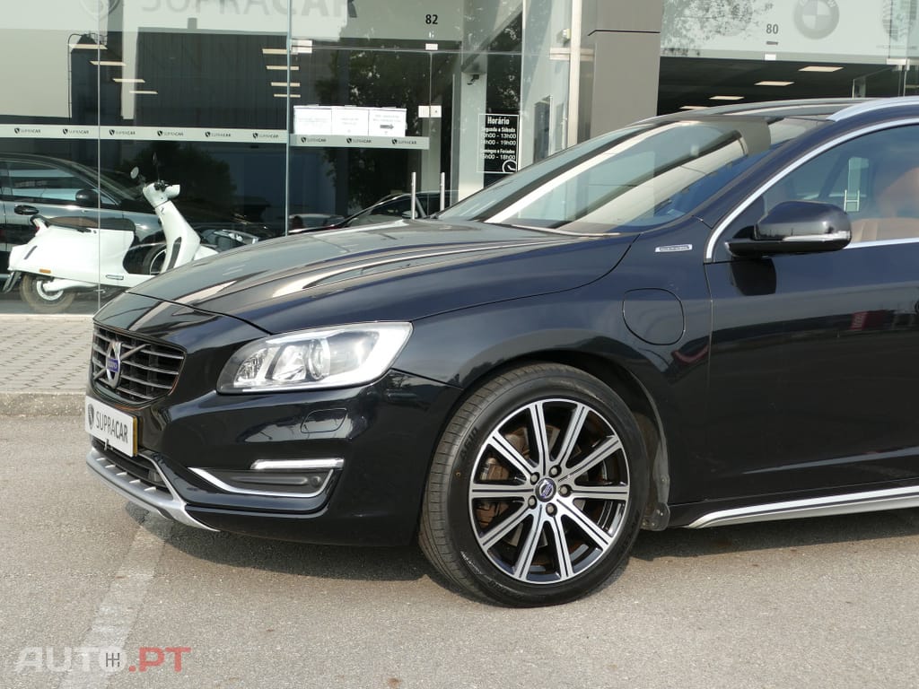 Volvo V60 2.4 D6 Summum AWD Phev